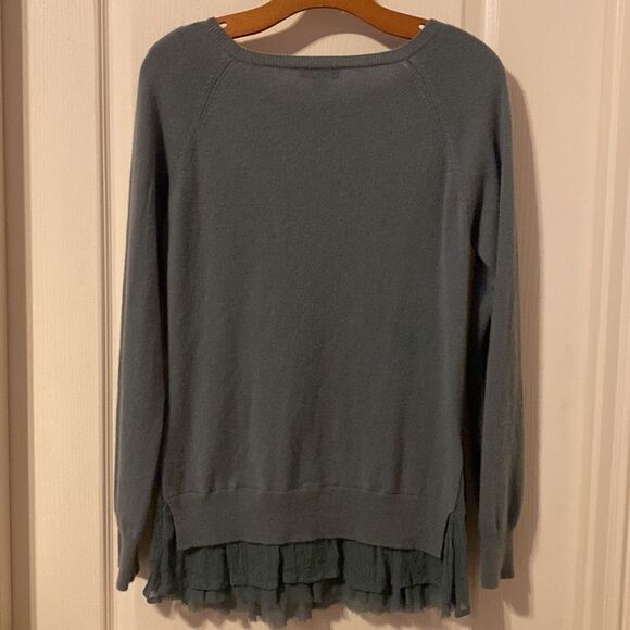 Garnet Hill Women’s Cashmere Shirttail Sweater Size Medium NWOT - Picture 2 of 8